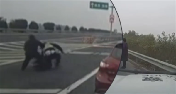 招手求助、上演苦情戏:女子高速上用豪车骗现金被查