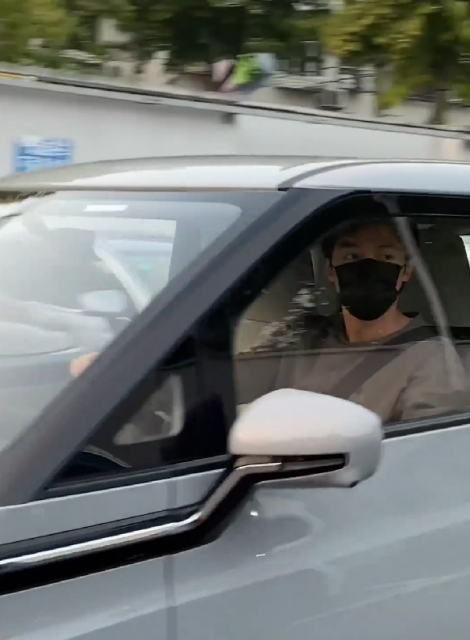 网友偶遇胡歌开宏光Air